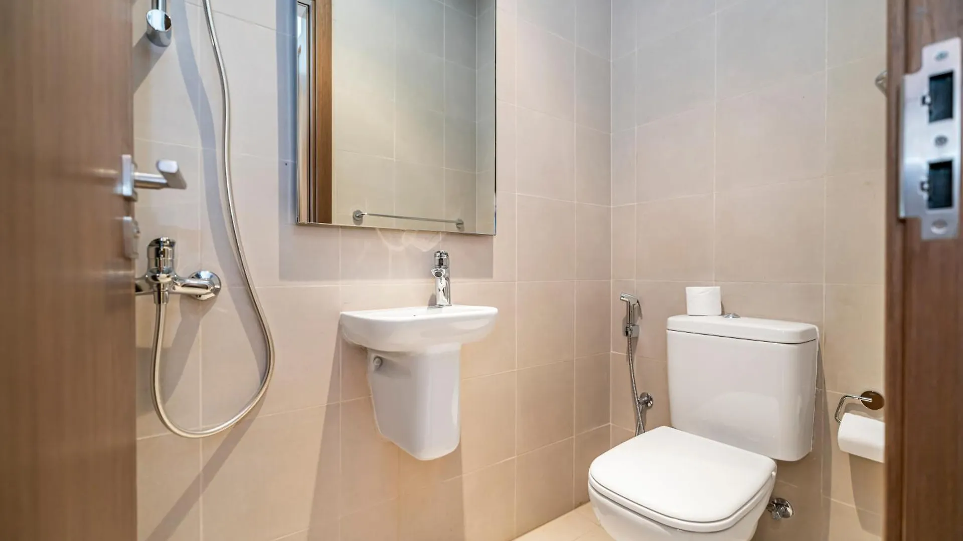 Apartment Escape24 - Brand New 2Br In Canal Front Residences, Al Wasl Near Safa Park Dubai