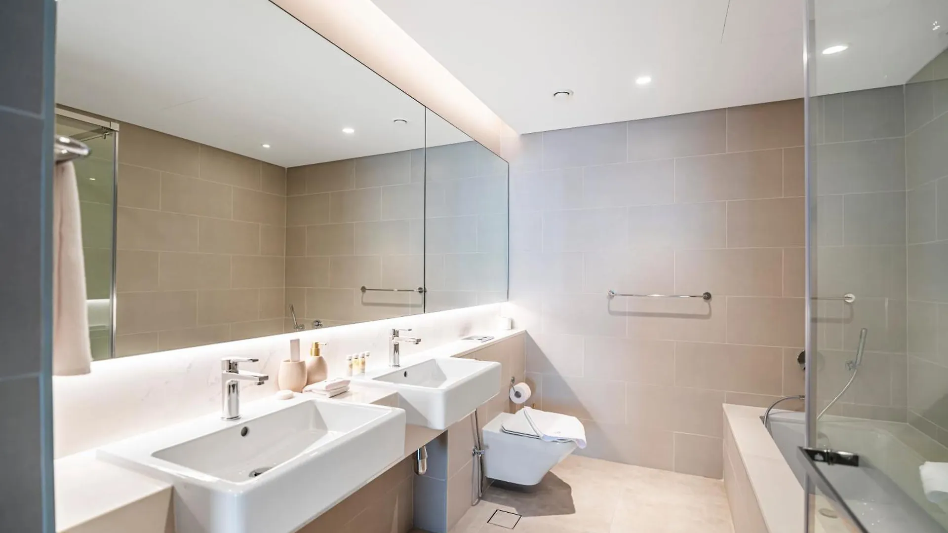Escape24 - Brand New 2Br In Canal Front Residences, Al Wasl Near Safa Park Dubai 0*,  United Arab Emirates