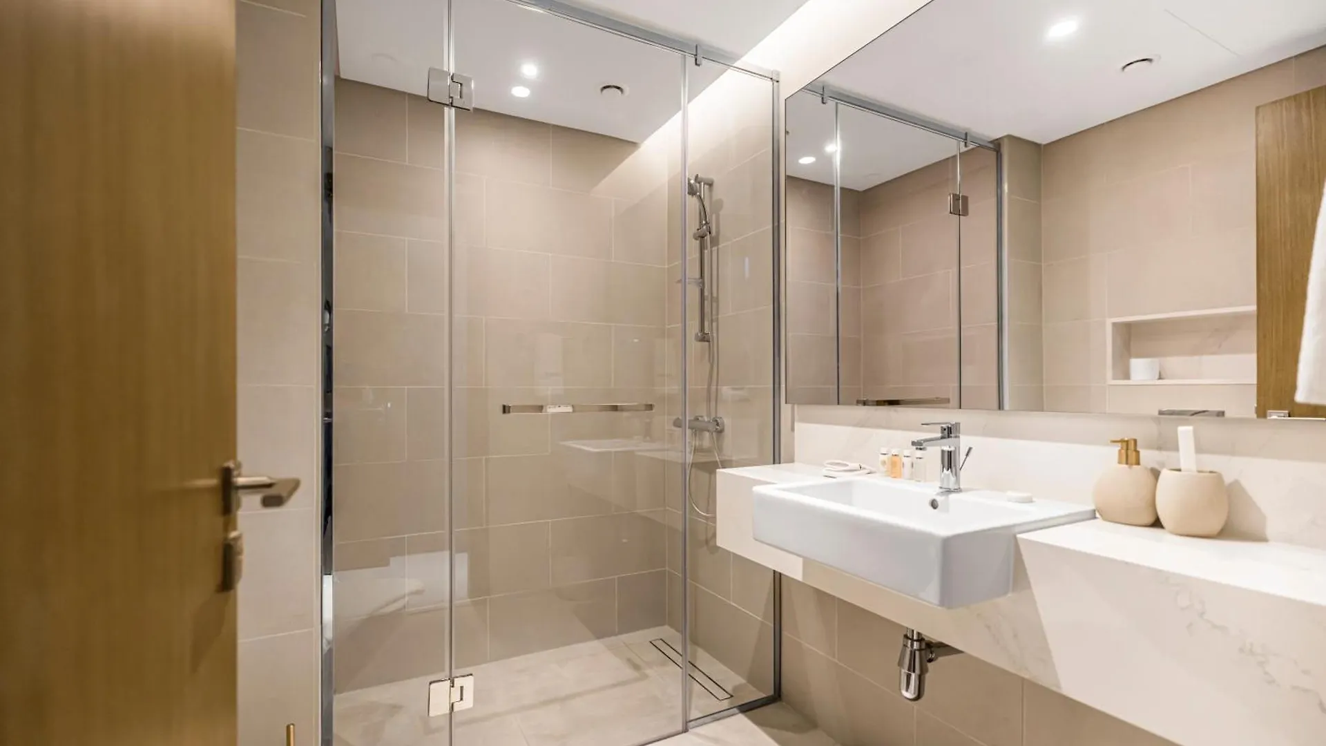 Apartment Escape24 - Brand New 2Br In Canal Front Residences, Al Wasl Near Safa Park Dubai United Arab Emirates